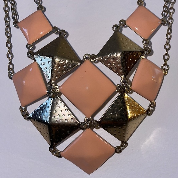 Women’s fashion necklace in peach and gold colors - Picture 3 of 5